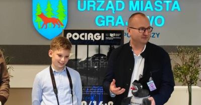 Fotografie pociągów ucznia SP4 można oglądać w urzędzie